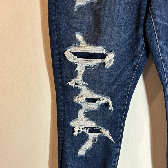 AMERICAN EAGLE  Sz 14S Dark Wash Distressed Chewed Hem Super High Rise Jeans NEW - Picture 3 of 13
